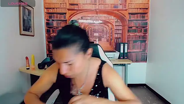 khiara moretti online show from 12.12.24