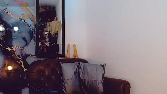 khiara moretti online show from 11.06.25