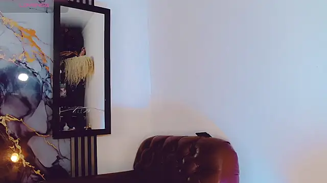 khiara moretti online show from 11.10.25