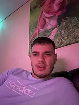 Snapshot of oscar_sweet22 chatting on 10.13.25 oscar sweet22 online show from 10.13.25