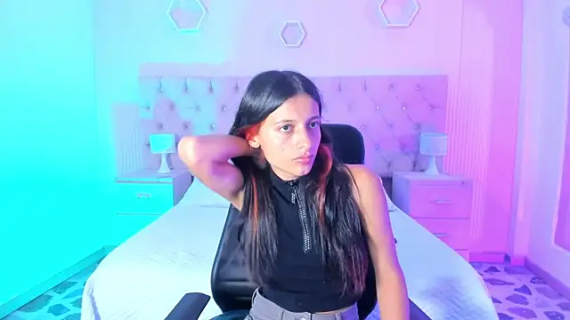 Agathaargent  online show from 10.17.25