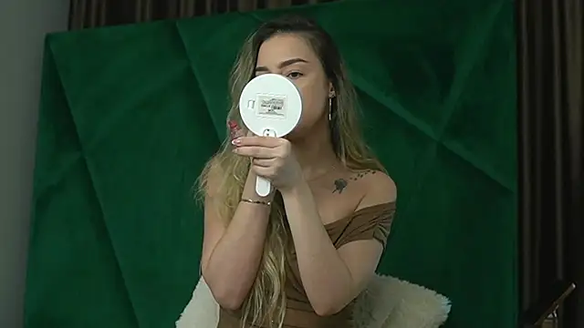 ScarletColes online show from 11.21.25