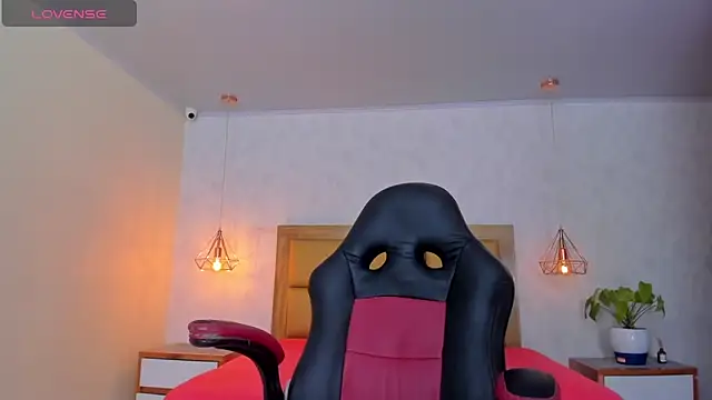 LARSONMIA online show from 02.20.25