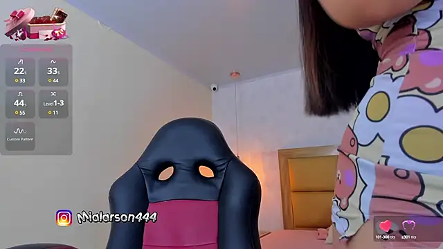 LARSONMIA online show from 02.22.25