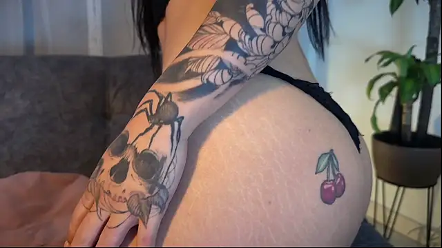 Snapshot of Roxanne_08 chatting on 02.24.26 Roxanne 08 online show from 02.24.26