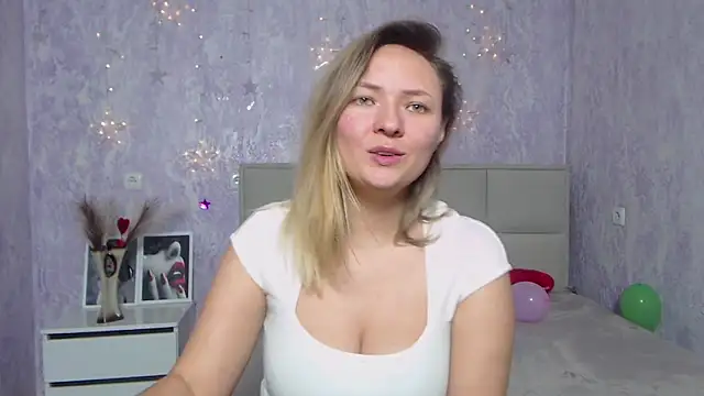 Snapshot of SallyVerda chatting on 01.14.25 SallyVerda online show from 01.14.25