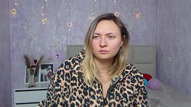 Snapshot of SallyVerda chatting on 01.15.25 SallyVerda online show from 01.15.25