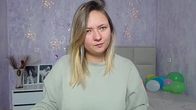 Snapshot of SallyVerda chatting on 01.16.25 SallyVerda online show from 01.16.25