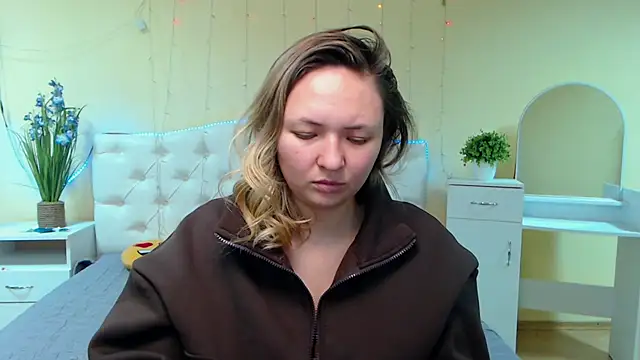 Snapshot of SallyVerda chatting on 01.18.25 SallyVerda online show from 01.18.25