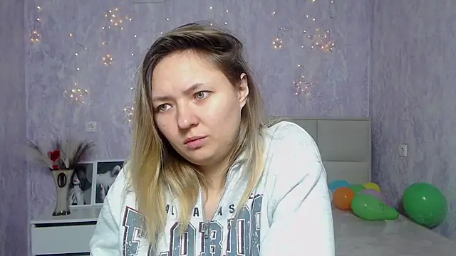 Snapshot of SallyVerda chatting on 01.19.25 SallyVerda online show from 01.19.25