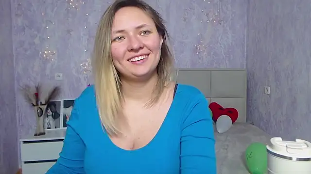 Snapshot of SallyVerda chatting on 01.28.25 SallyVerda online show from 01.28.25