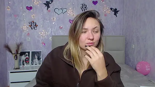 Snapshot of SallyVerda chatting on 02.07.25 SallyVerda online show from 02.07.25