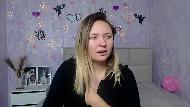 Snapshot of SallyVerda chatting on 02.07.25 SallyVerda online show from 02.07.25