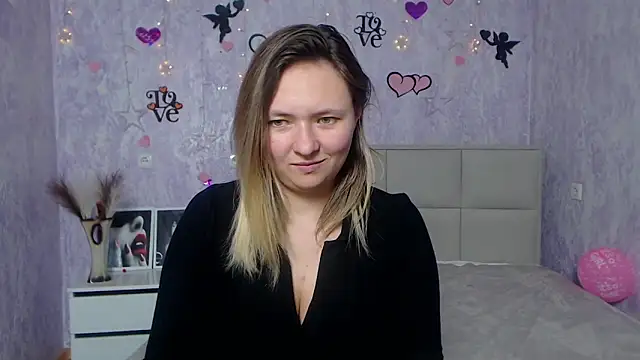 Snapshot of SallyVerda chatting on 02.08.25 SallyVerda online show from 02.08.25