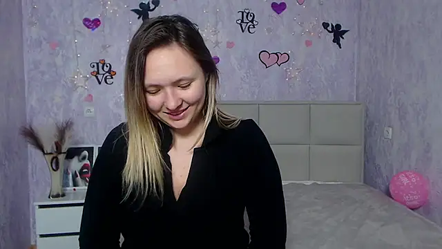 Snapshot of SallyVerda chatting on 02.08.25 SallyVerda online show from 02.08.25