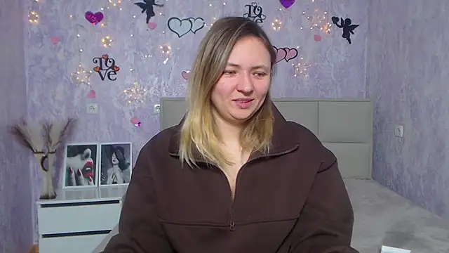 Snapshot of SallyVerda chatting on 02.12.25 SallyVerda online show from 02.12.25