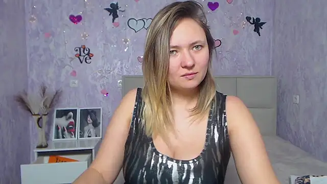 Snapshot of SallyVerda chatting on 02.13.25 SallyVerda online show from 02.13.25