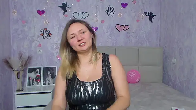 Snapshot of SallyVerda chatting on 02.14.25 SallyVerda online show from 02.14.25
