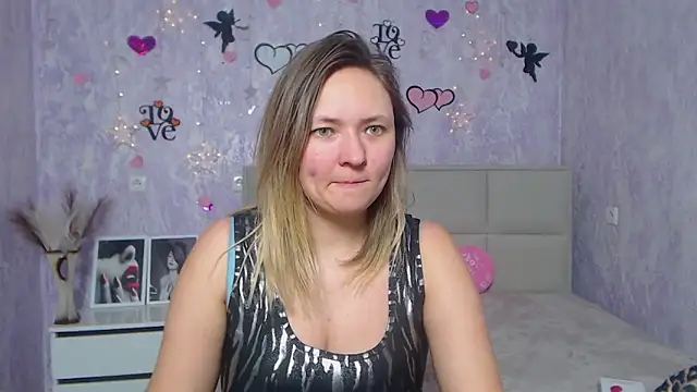 Snapshot of SallyVerda chatting on 02.14.25 SallyVerda online show from 02.14.25