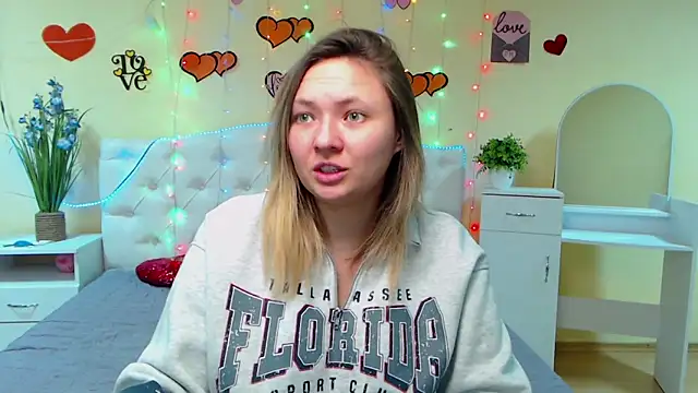 Snapshot of SallyVerda chatting on 02.14.25 SallyVerda online show from 02.14.25
