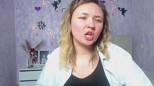 Snapshot of SallyVerda chatting on 02.20.25 SallyVerda online show from 02.20.25