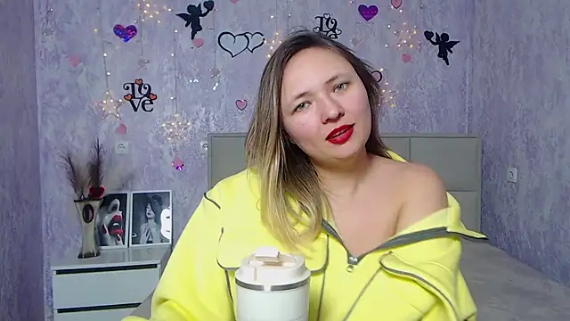 Snapshot of SallyVerda chatting on 02.26.25 SallyVerda online show from 02.26.25