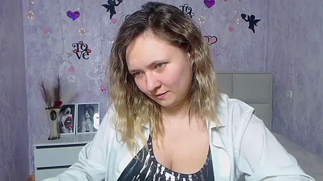 Snapshot of SallyVerda chatting on 02.27.25 SallyVerda online show from 02.27.25