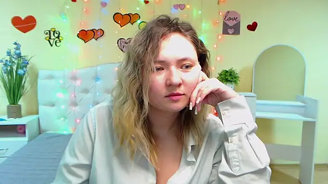 Snapshot of SallyVerda chatting on 02.27.25 SallyVerda online show from 02.27.25