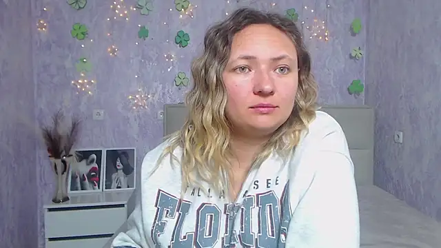 Snapshot of SallyVerda chatting on 03.17.25 SallyVerda online show from 03.17.25