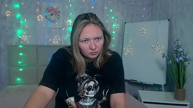 Snapshot of SallyVerda chatting on 09.10.25 SallyVerda online show from 09.10.25