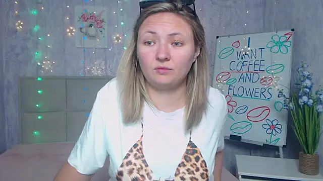 Snapshot of SallyVerda chatting on 09.13.25 SallyVerda online show from 09.13.25