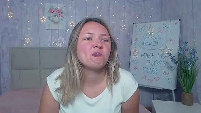 Snapshot of SallyVerda chatting on 10.09.25 SallyVerda online show from 10.09.25
