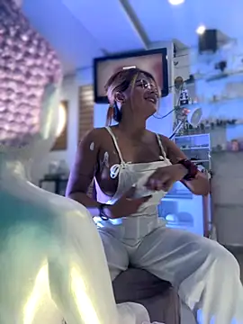 Amber Martins  online show from 09.26.25