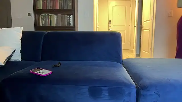 YUMIandbigWOLF online show from 03.04.25