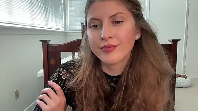 YUMIandbigWOLF online show from 03.08.26