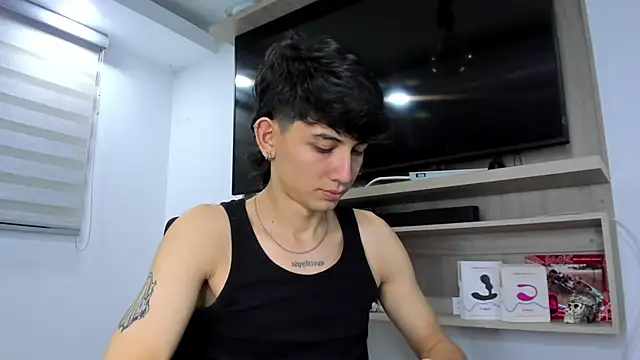 Santi delacruz online show from 10.03.25