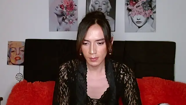 Snapshot of pearllatin chatting on 10.03.25 pearllatin online show from 10.03.25