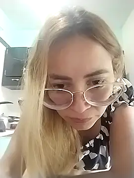 JuliaMack online show from 09.11.25