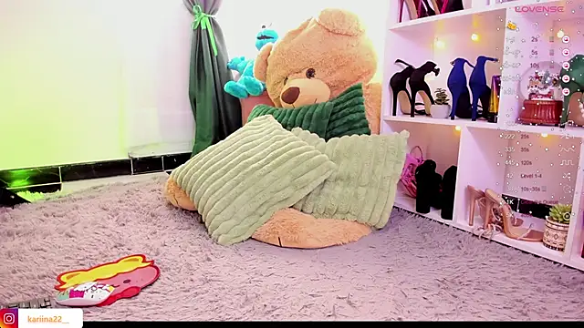 Snapshot of kariina__22 chatting on 02.16.25 kariina 22 online show from 02.16.25