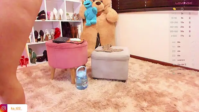 Snapshot of kariina__22 chatting on 09.17.25 kariina 22 online show from 09.17.25