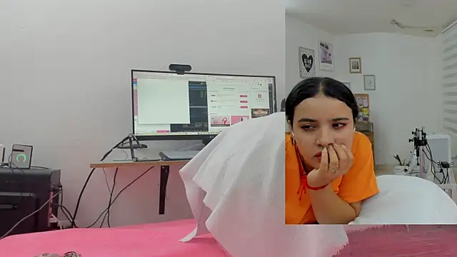 Daki Ume  online show from 11.02.25