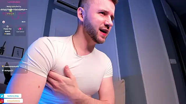 Snapshot of EnriqueBarberry chatting on 12.15.24 EnriqueBarberry online show from 12.15.24