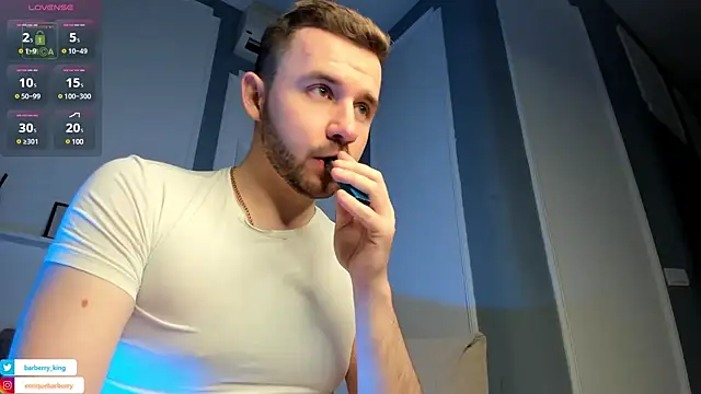 Snapshot of EnriqueBarberry chatting on 12.20.24 EnriqueBarberry online show from 12.20.24