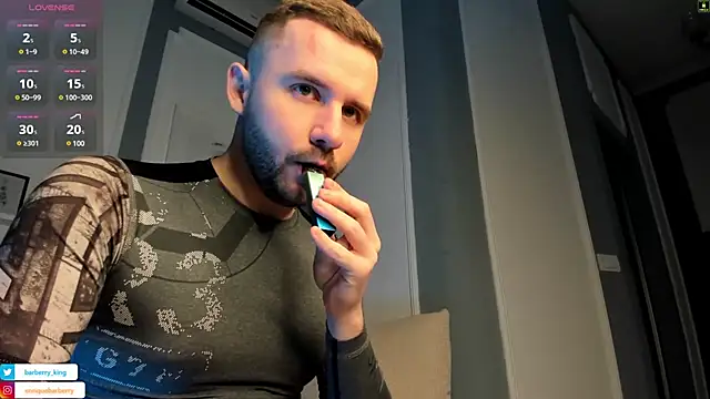 Snapshot of EnriqueBarberry chatting on 02.07.25 EnriqueBarberry online show from 02.07.25