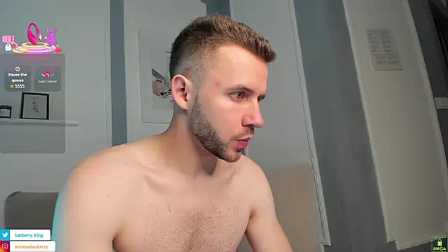 Snapshot of EnriqueBarberry chatting on 10.11.25 EnriqueBarberry online show from 10.11.25