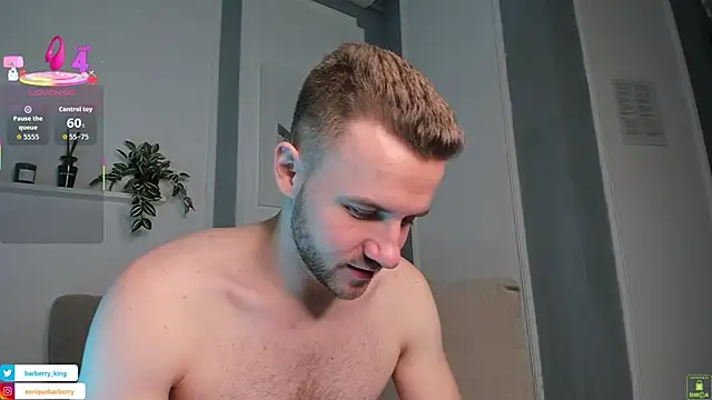 Snapshot of EnriqueBarberry chatting on 10.26.25 EnriqueBarberry online show from 10.26.25