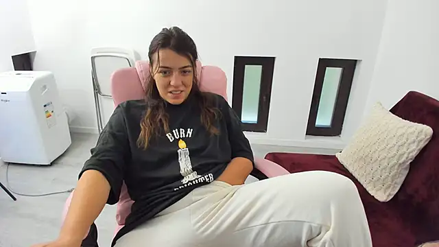 Dyana Kaylinn online show from 09.28.25