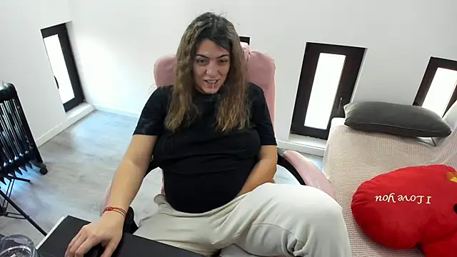 Dyana Kaylinn online show from 04.18.26