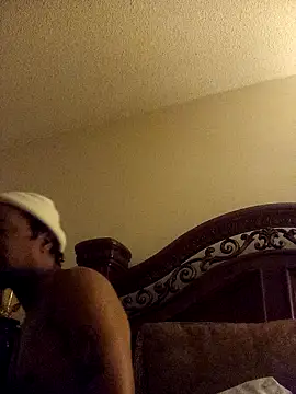 Snapshot of authentic_couple1 chatting on 12.13.24 authentic couple1 online show from 12.13.24