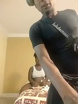 Snapshot of authentic_couple1 chatting on 09.28.25 authentic couple1 online show from 09.28.25